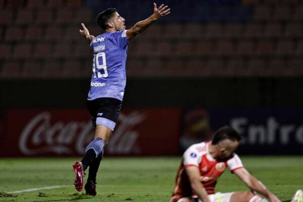 1-2. Belgrano remonta en tres minutos ante Internacional y certifica su billete a octavos
