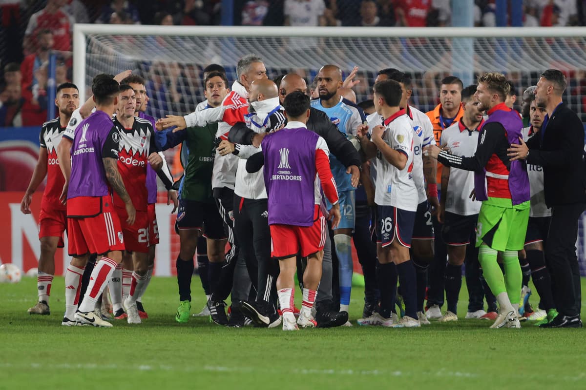 2-2. Nacional remonta con doblete del uruguayo Gonzalo Carneiro y frena a River Plate