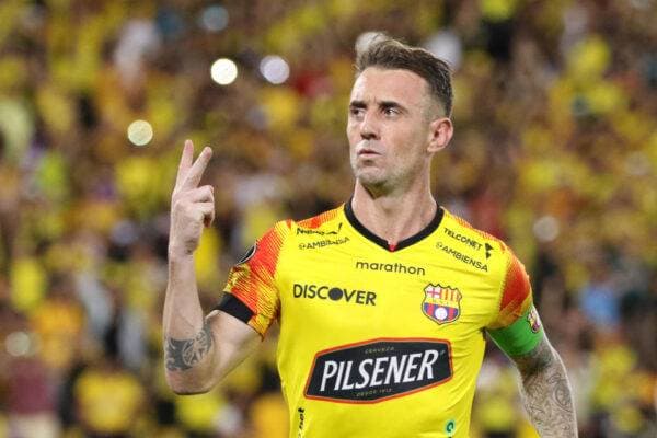 Goles argentinos devuelven a Barcelona la posibilidad de ganar la primera fase del fútbol en Ecuador