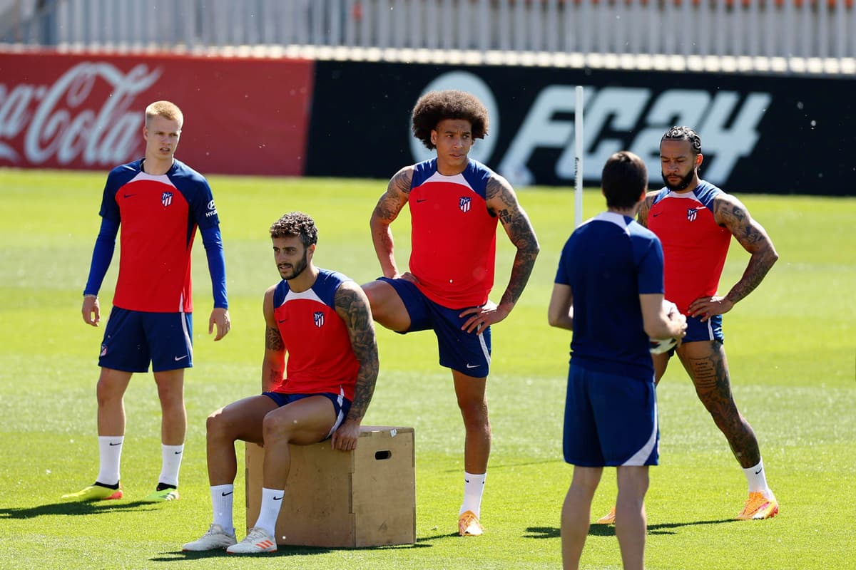 Uruguayo Giménez y Memphis, en la convocatoria del argentino Simeone