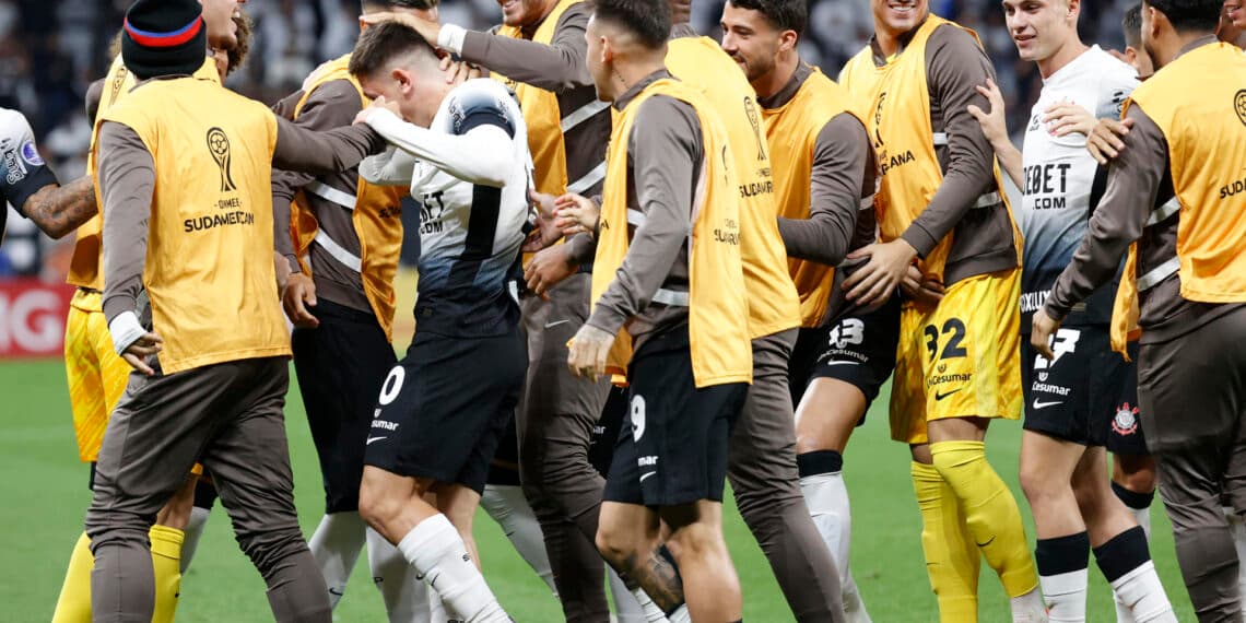 3-0. Corinthians desbanca a Racing y se mete directo a los octavos de la Sudamericana