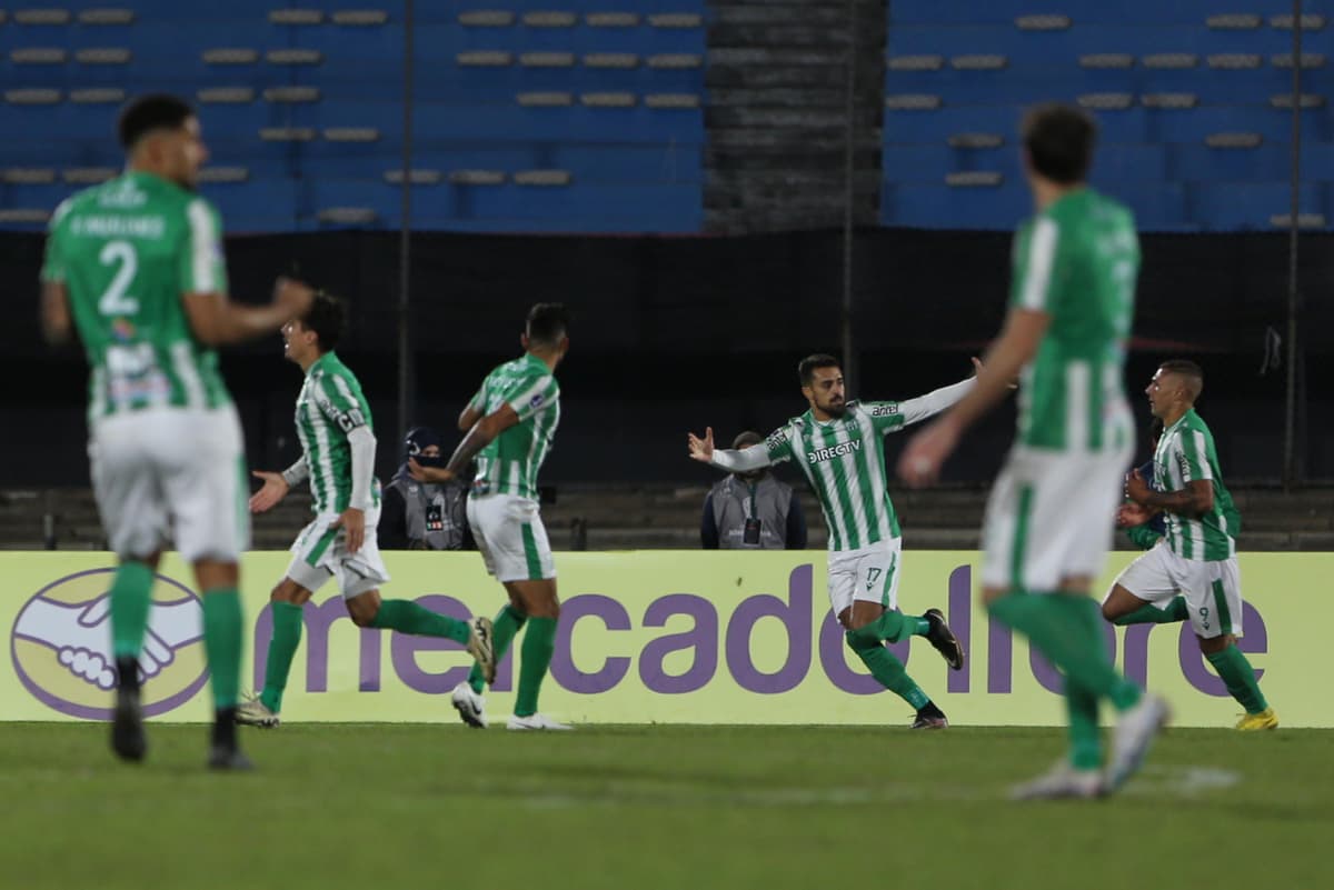 2-1. Racing vence a Nacional, sigue invicto y se acerca a los octavos de la Sudamericana