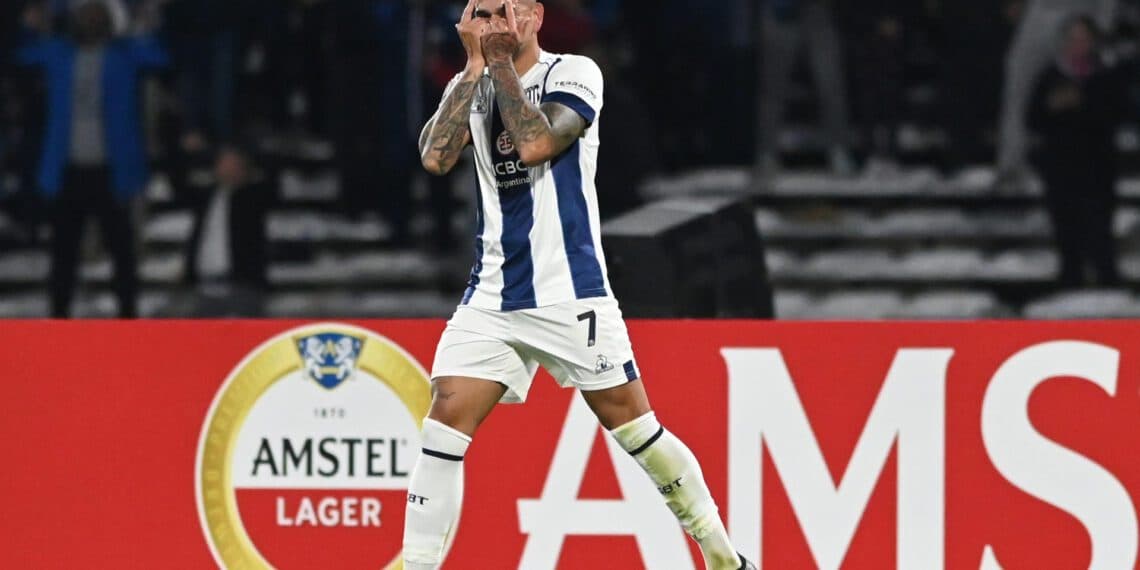 3-1. Talleres vence a Barcelona y queda a un paso de la clasificación a octavos de final