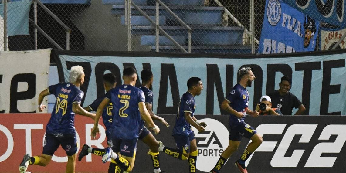 4-3. Bajo lluvia de goles argentinos, Delfín logra una sufrida victoria en la Sudamericana