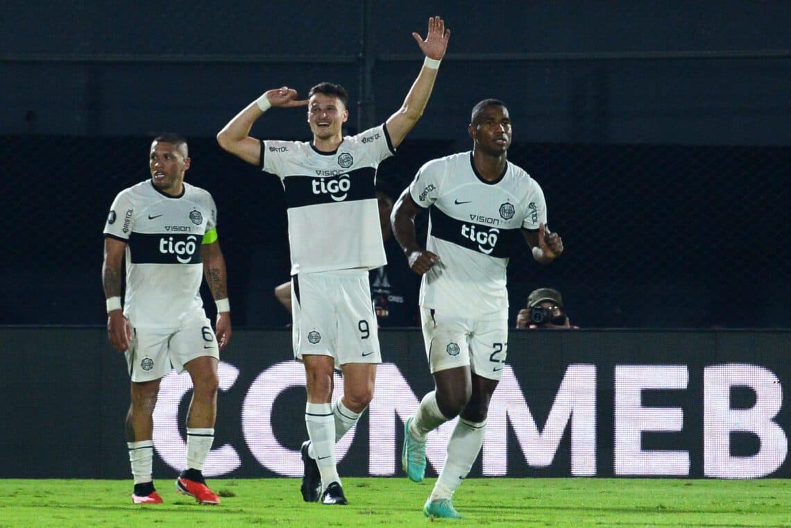 Con doblete del argentino Bruera, Olimpia gana y se acerca a los lideres en Paraguay