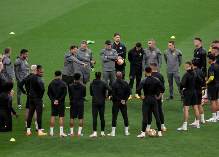 Terzic: «No estamos aquí para ver cómo levanta el Madrid otro título»