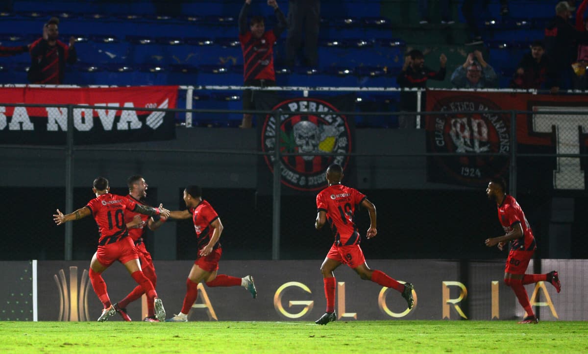 Paranaense vence a domicilio a Palmeiras y toma el liderato de la Liga brasileña de fútbol