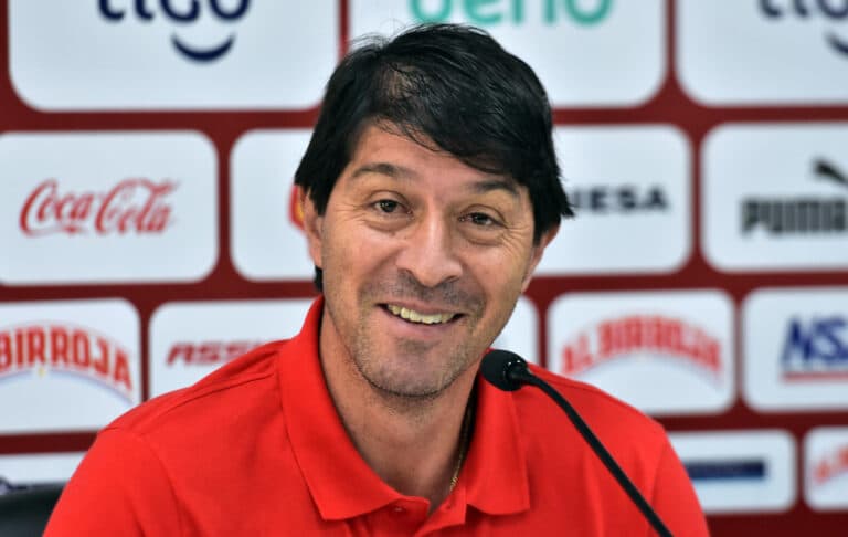 Paraguay apuesta por Julio Enciso y Miguel Almirón para enfrentar la Copa América