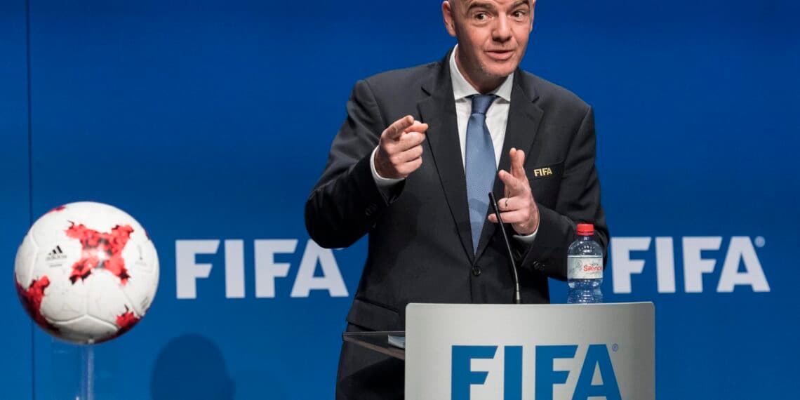 Infantino resalta el momento histórico que vivirá el Azteca dentro de dos años