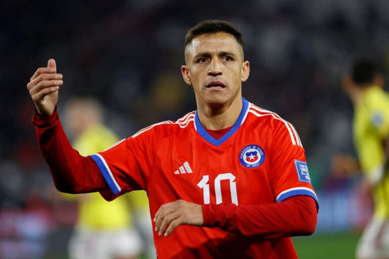 Chileno Sánchez, el único vigente en Europa de la generación bicampeona, a su sexta Copa América