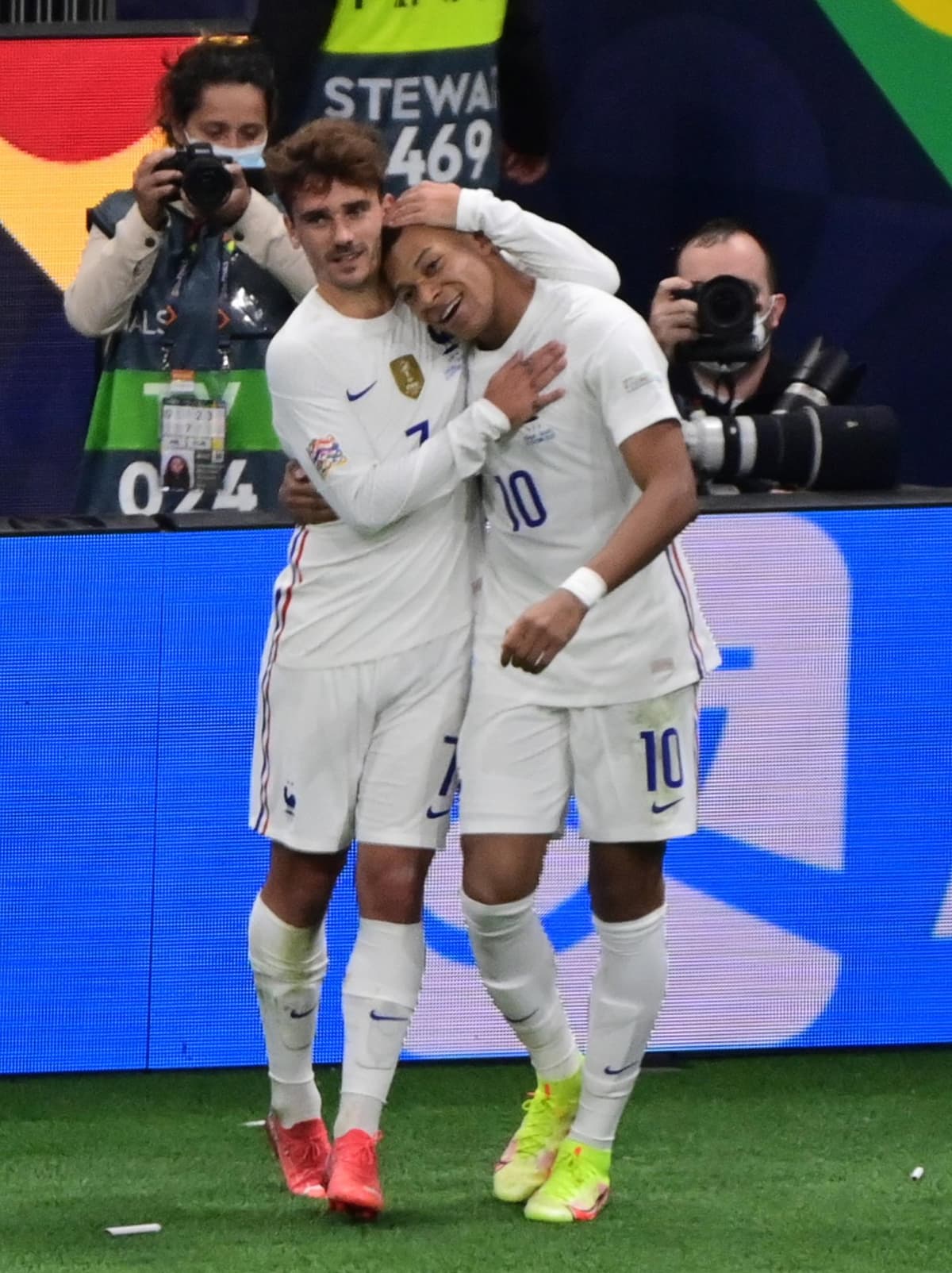 Mbappé lidera una Francia entre dos generaciones