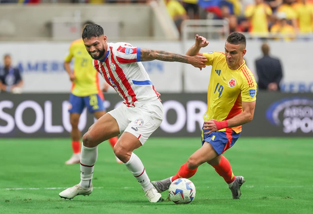 2-1. Colombia amplía su invicto con dos cabezazos y sendos centros de James