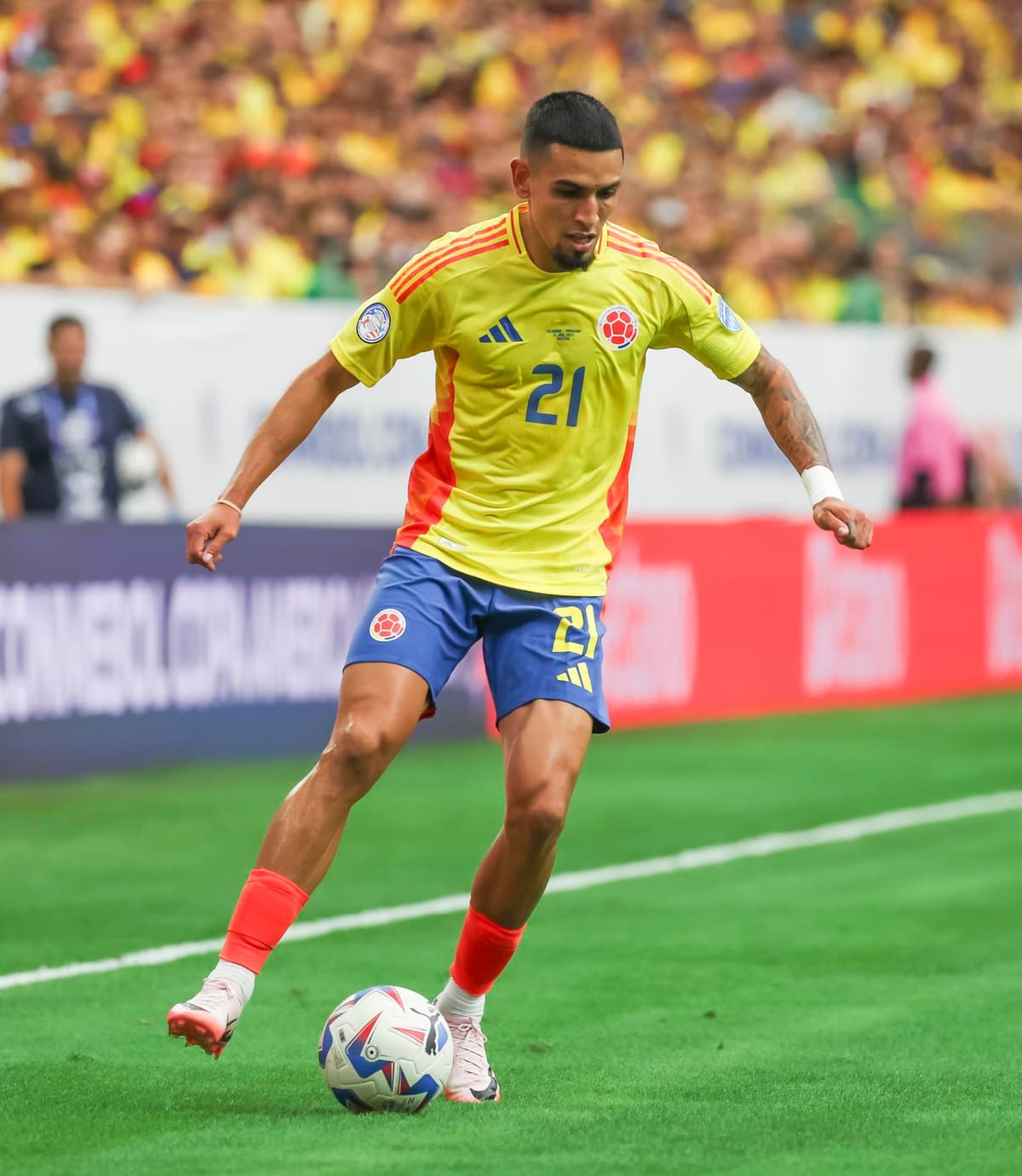 Daniel Muñoz piensa en el título y no en el invicto de Colombia