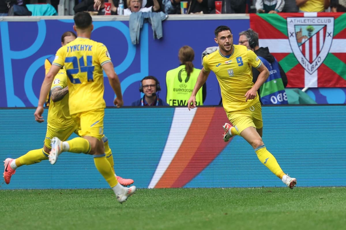 1-2. Yaremchuk relanza a Ucrania