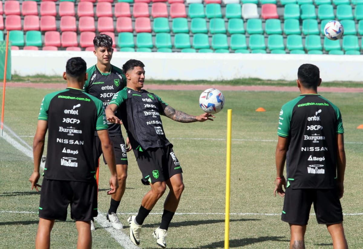 Bolivia cumple su último entrenamiento arropada entre su hinchada antes de viajar a EE.UU.