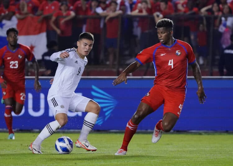El costarricense Manfred Ugalde, el as bajo la manga del argentino Gustavo Alfaro