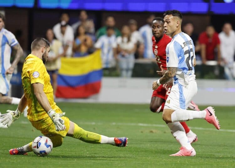 2-0. Los argentinos Julián y Lautaro prolongan la felicidad en la noche de Messi