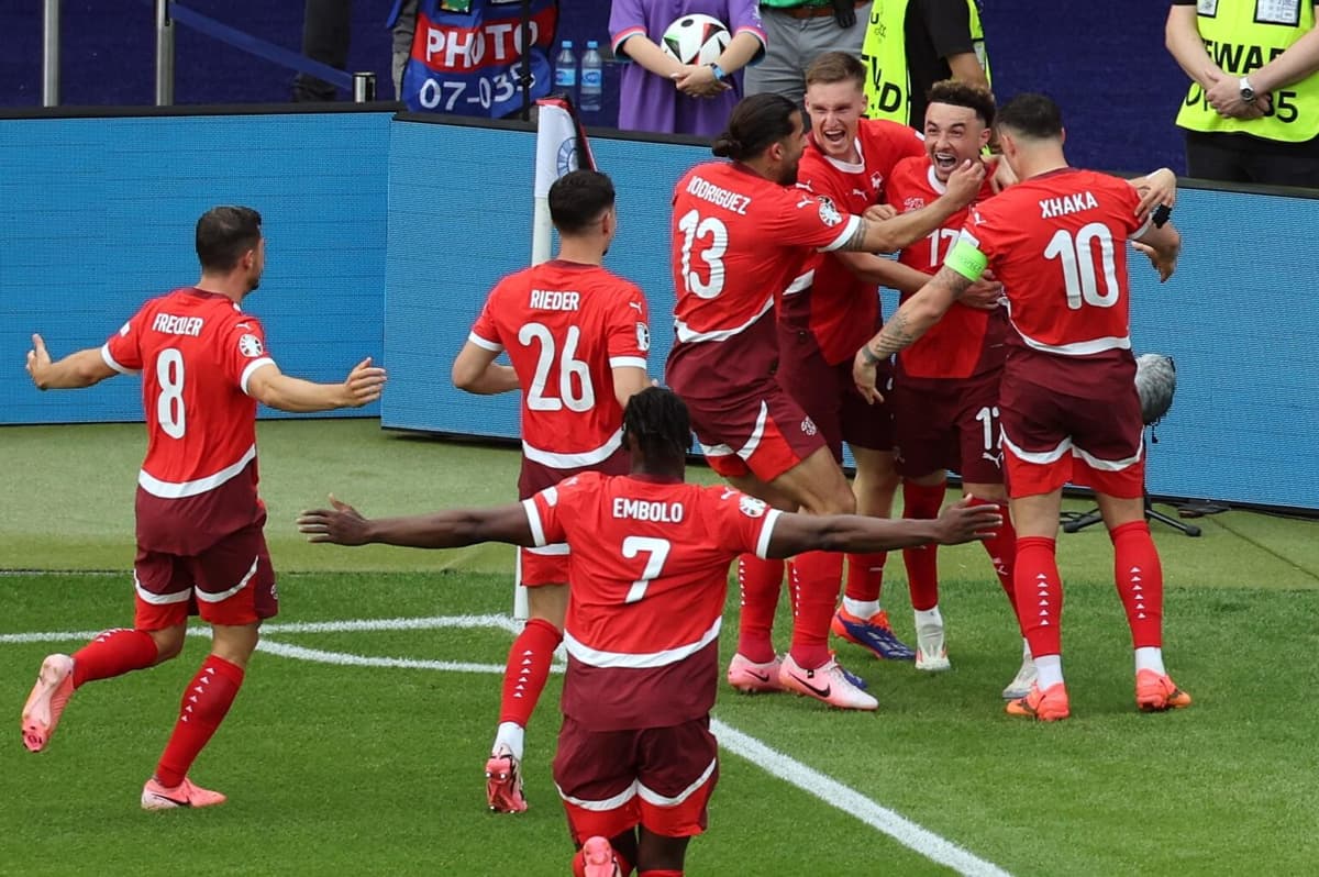 2-0. Suiza, muy superior, tumba a la campeona