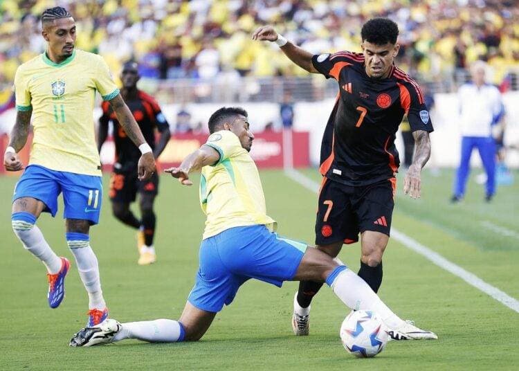Danilo admite que Brasil tiene que mejorar para enfrentar a Uruguay