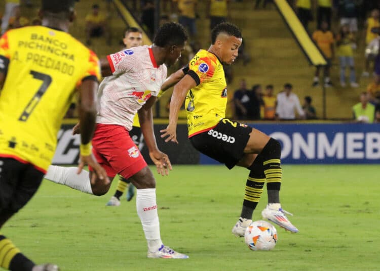 Bragantino y Barcelona se citan en Brasil para dirimir la serie que igualan 1-1