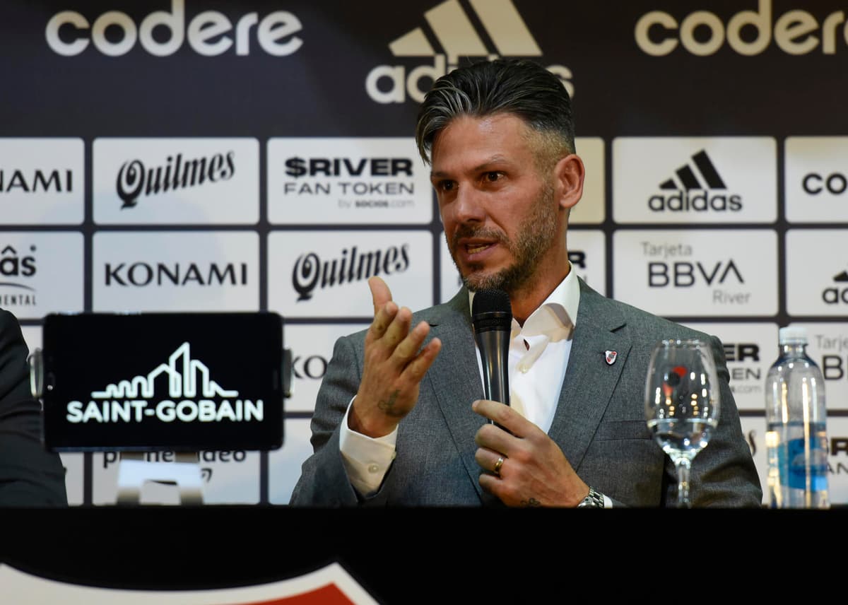 El argentino Demichelis deja de ser técnico de River Plate y este domingo se despedirá ante su público