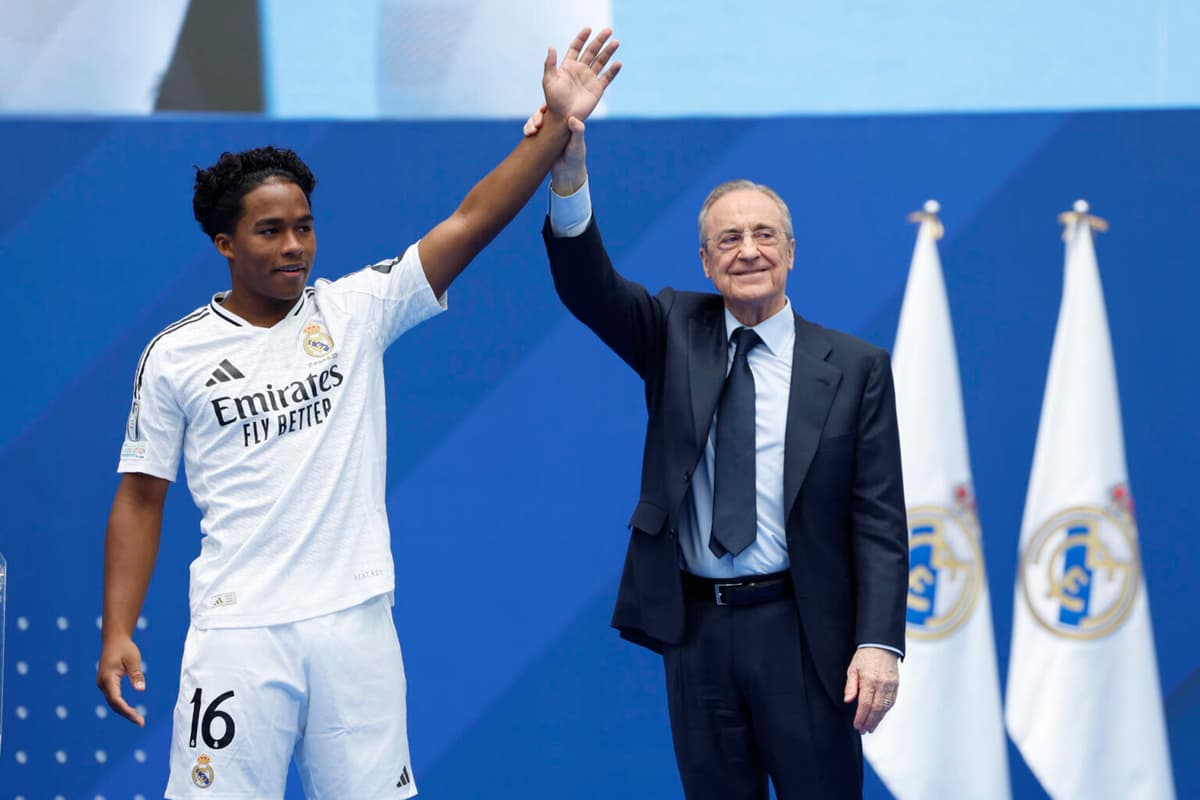 El brasileño Endrick firma su contrato como jugador del Real Madrid