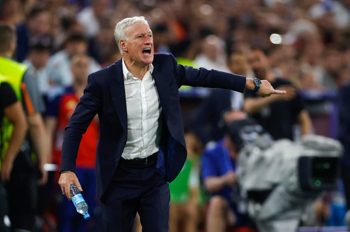 La eliminación presiona a Deschamps
