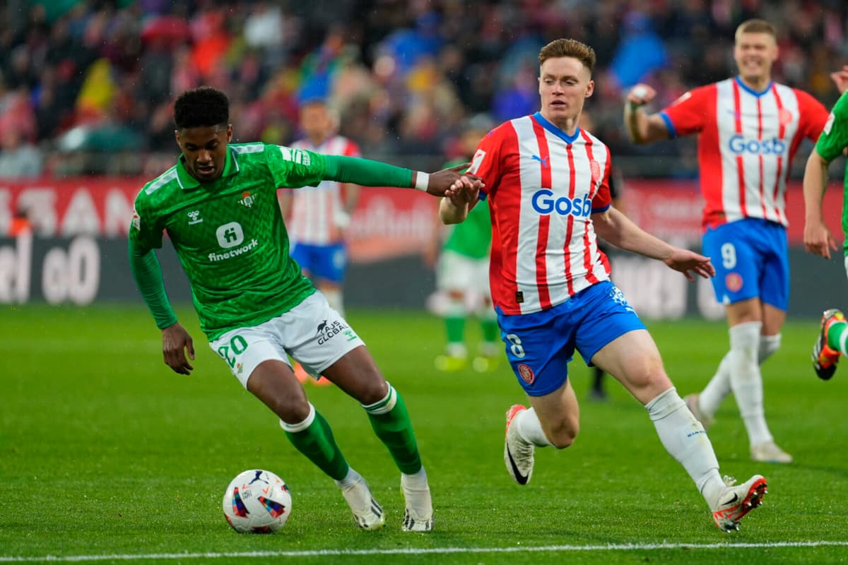 El Betis hace oficial el traspaso del lateral brasileño Abner al Olympique de Lyon