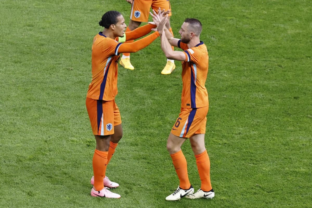 Van Dijk-De Vrij, la muralla insustituible de Koeman