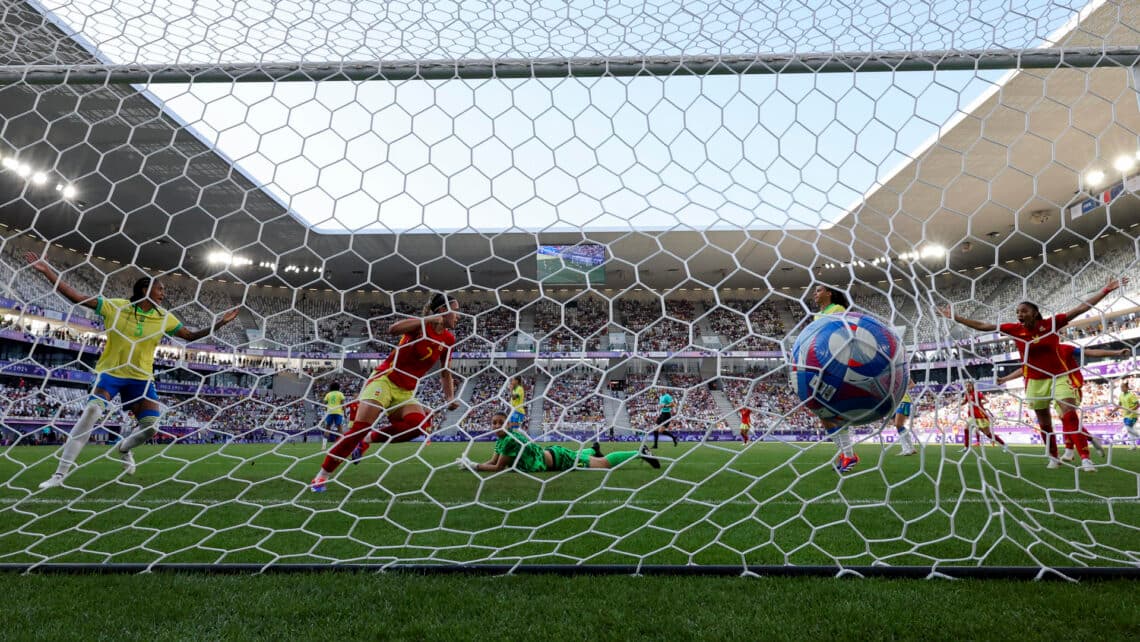 0-2. Athenea y Alexia impulsan a España a cuartos como primera de grupo