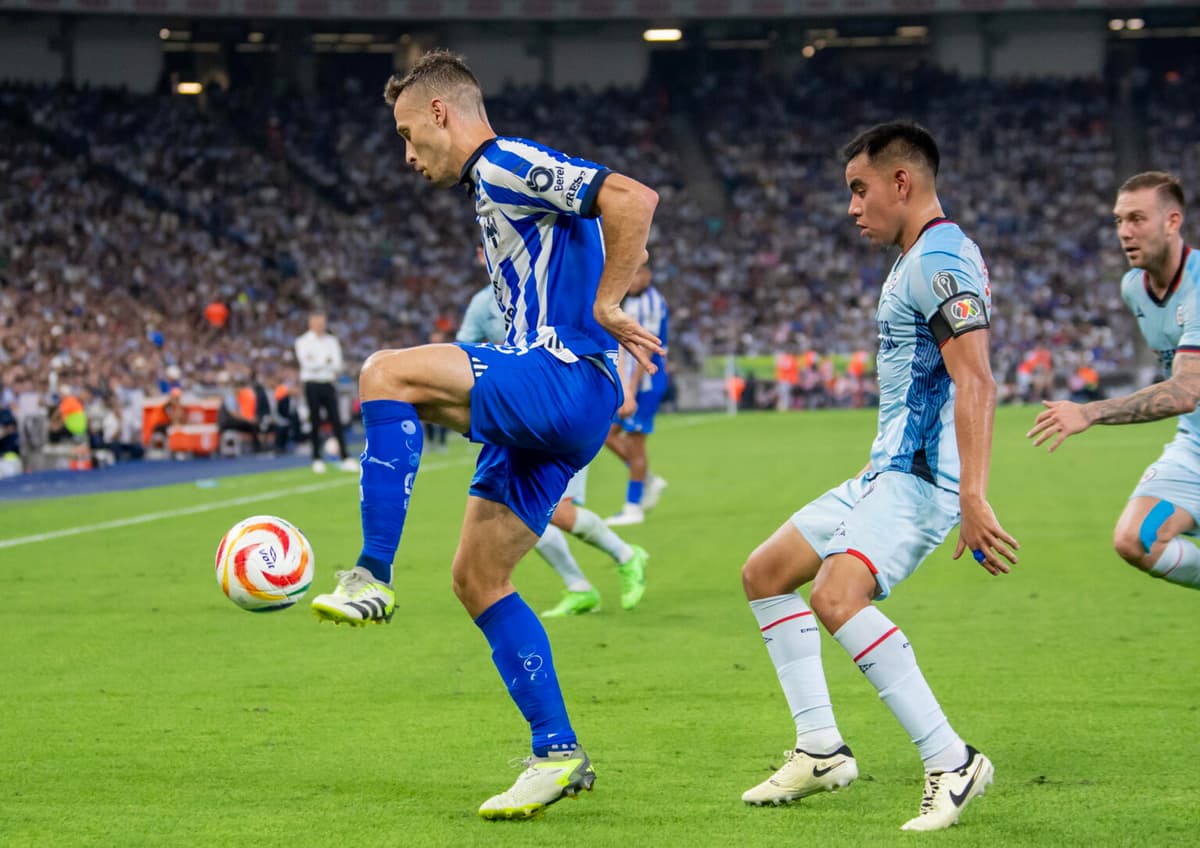 El Monterrey del español Canales recibe al Cruz Azul del argentino Anselmi en duelo de invictos en México
