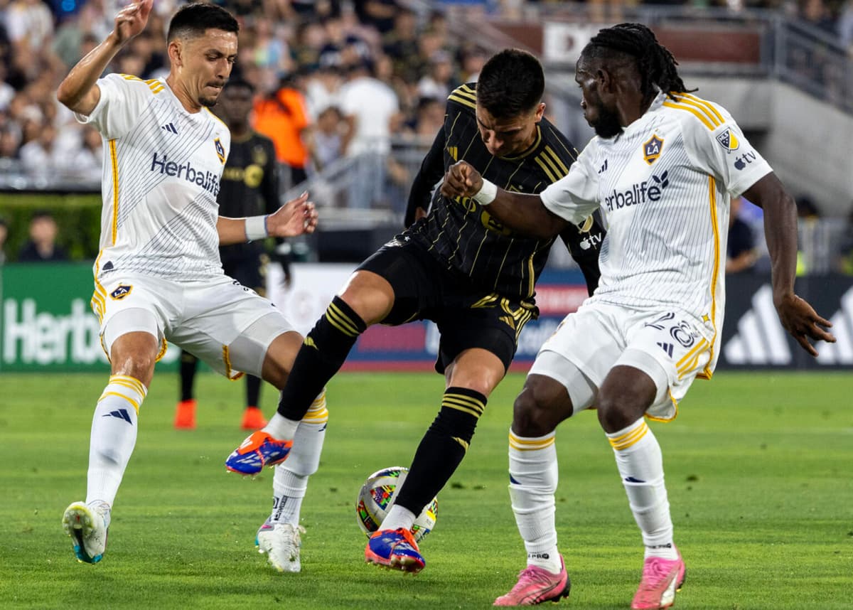 1-2. Los Angeles domina el derbi angelino de la MLS