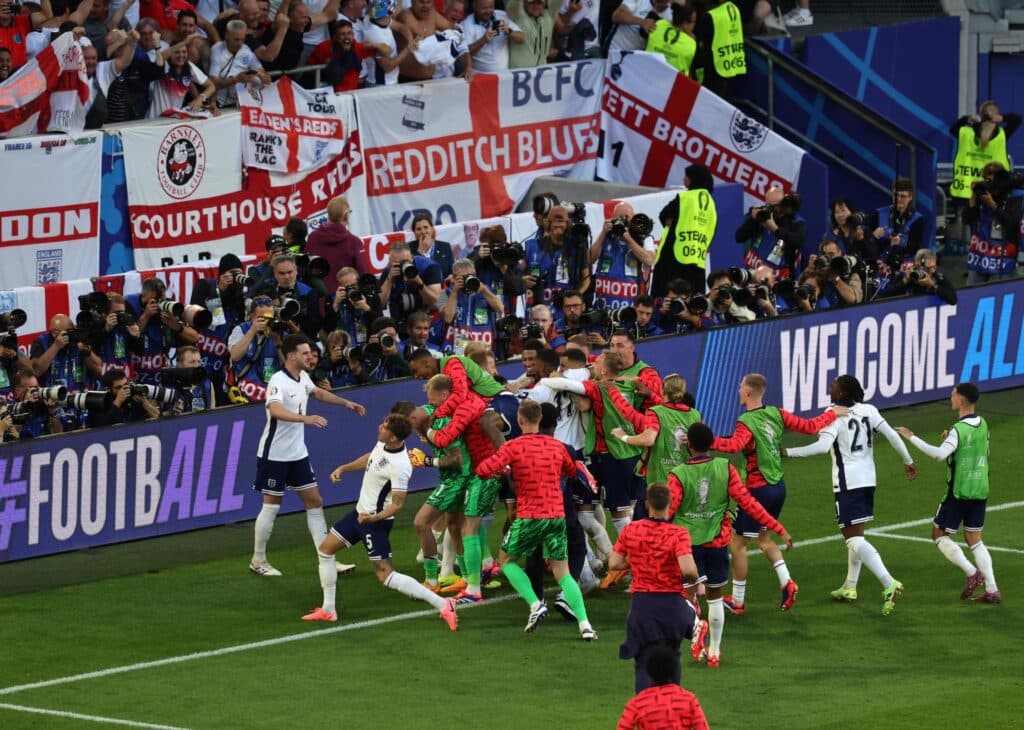 1-1. Inglaterra sobrevive otra vez