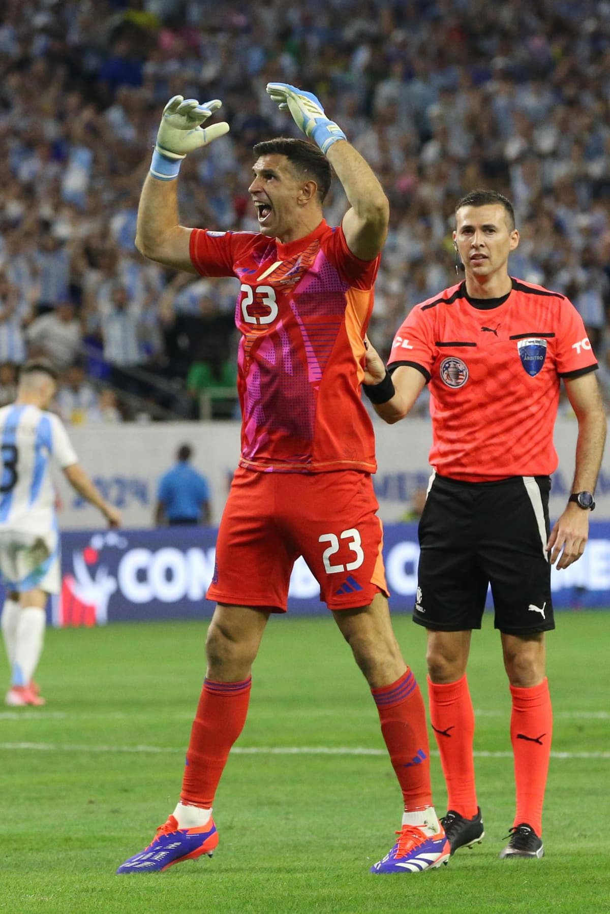 ‘Dibu’ Martínez se vistió de héroe y devolvió la ilusión de que Argentina reine en América