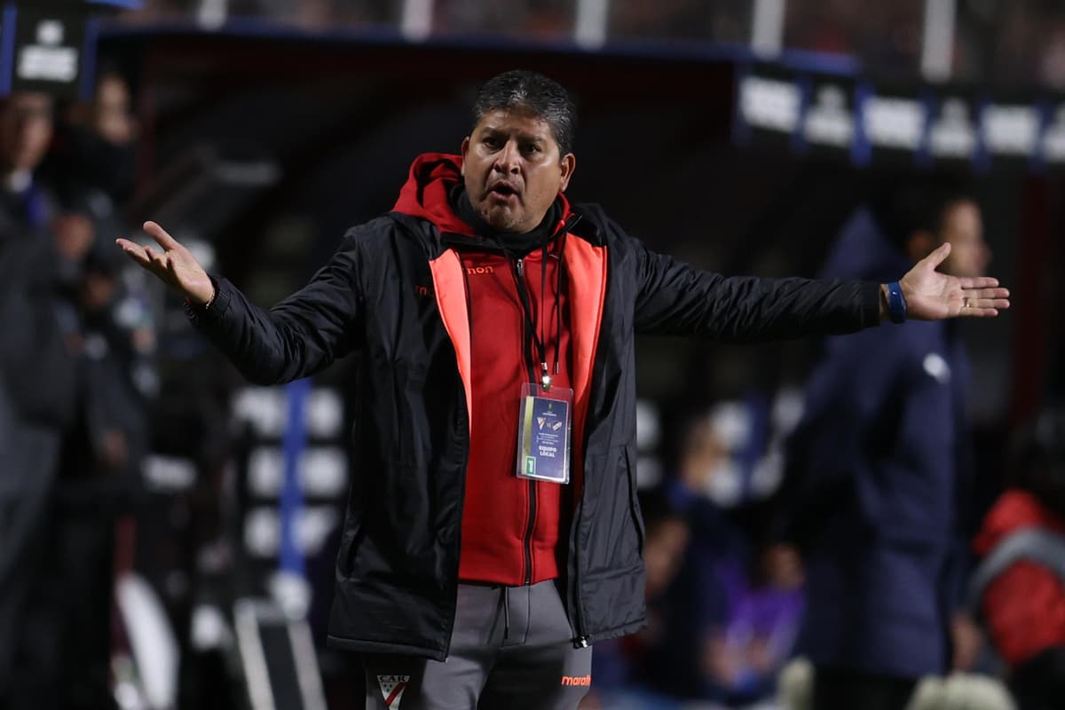 El boliviano Óscar Villegas llega al banco de la Verde en sustitución del brasileño Zago