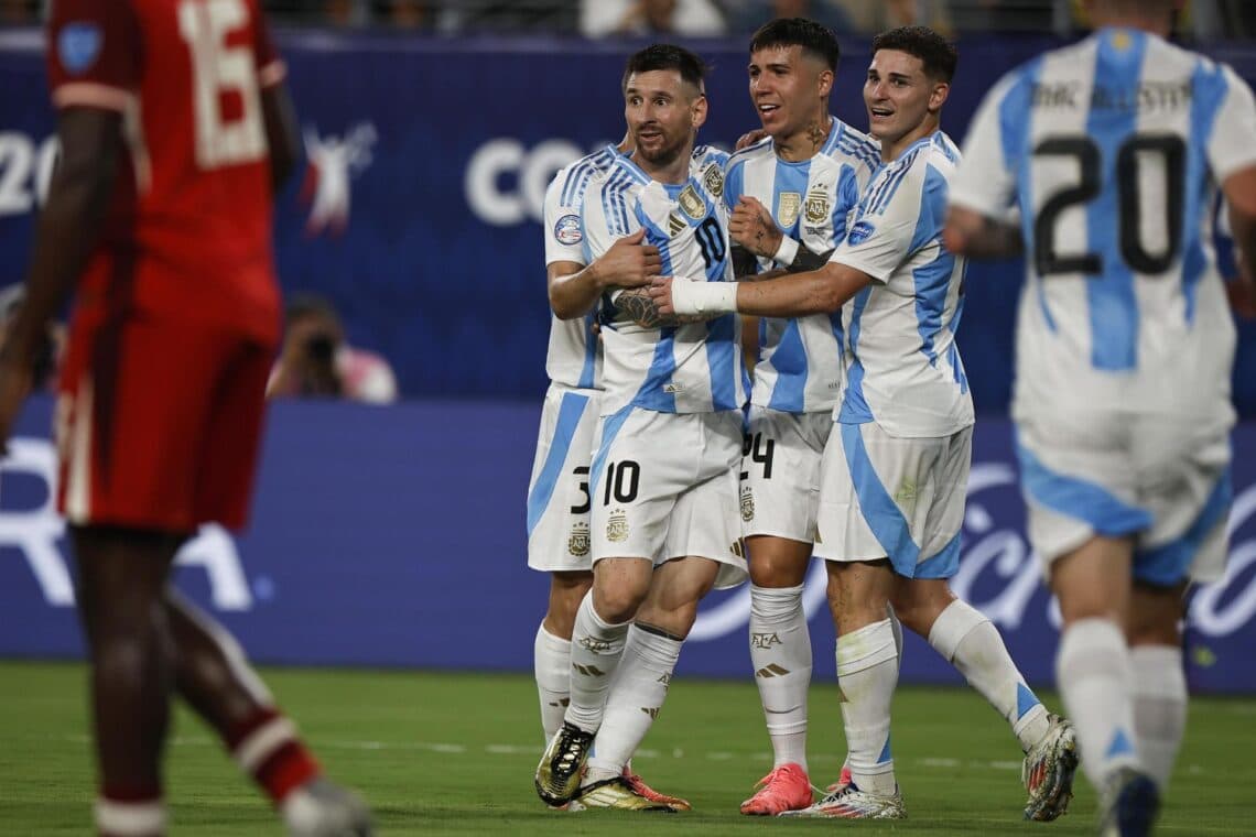 El argentino Messi despierta a tiempo