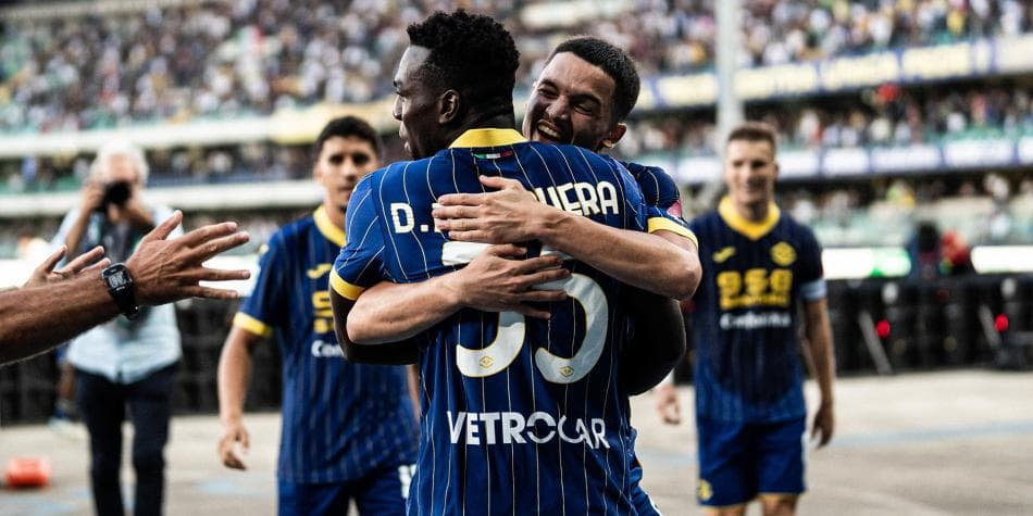 El colombiano Daniel Mosquera humilla al Nápoles de Conte