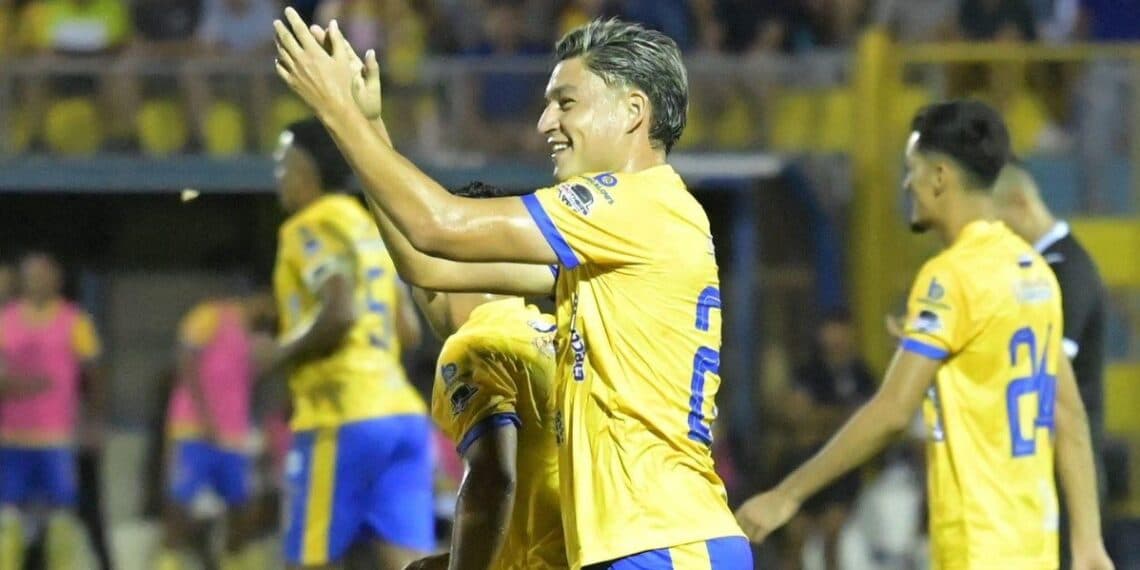 Mexicano Delgadillo anota y encabeza los goleadores en la fecha 4 de El Salvador