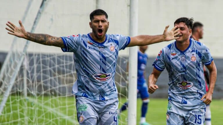 Colombiano Salazar y mexicano Delgadillo, las grandes figuras en El Salvador