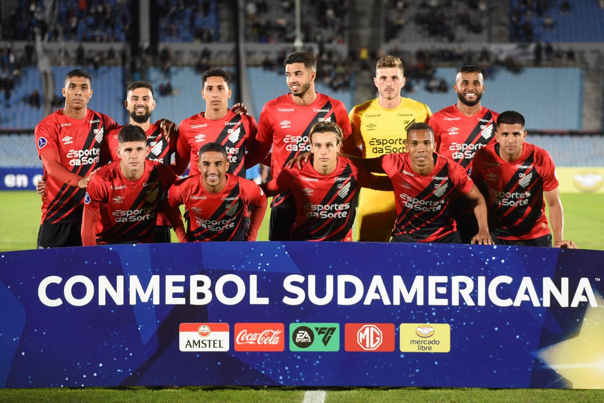 Paranaense y Belgrano comienzan a definir un cupo en cuartos en un duelo inédito