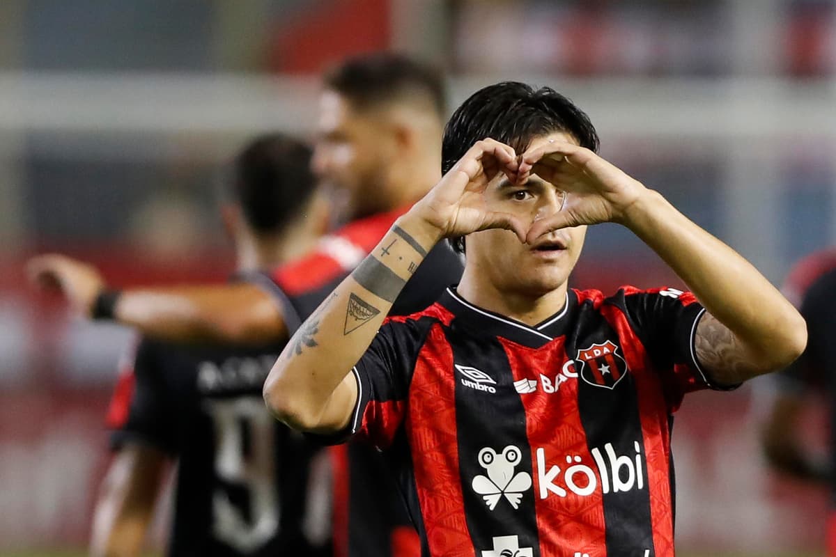 Con doblete del nacional Diego Campos, Alajuelense vence a Santos y afirma su liderato en Costa Rica