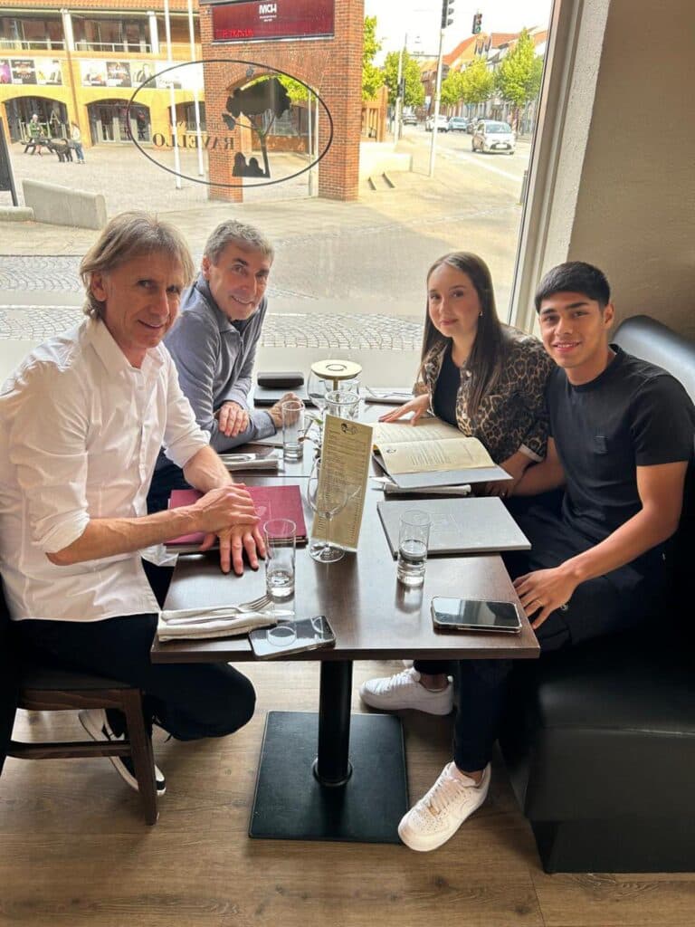 Familias y nuevos liderazgos, claves del plan del argentino Gareca para llevar a Chile al Mundial