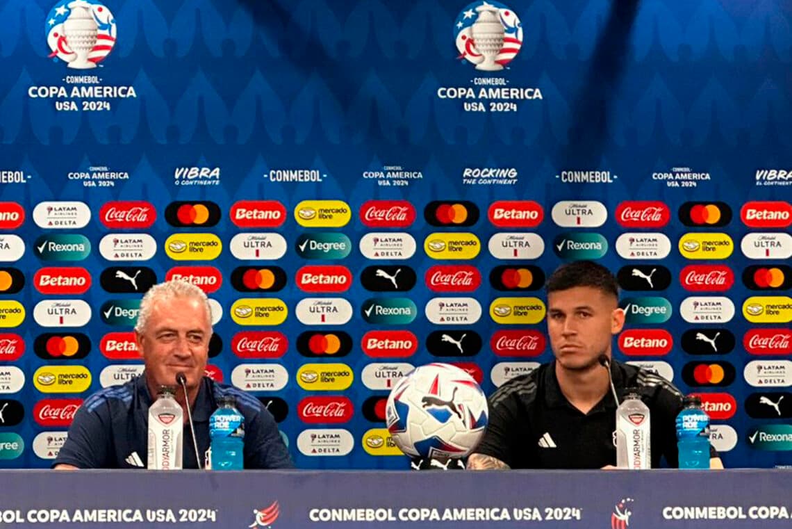 El argentino Gustavo Alfaro renuncia como seleccionador de fútbol de Costa Rica