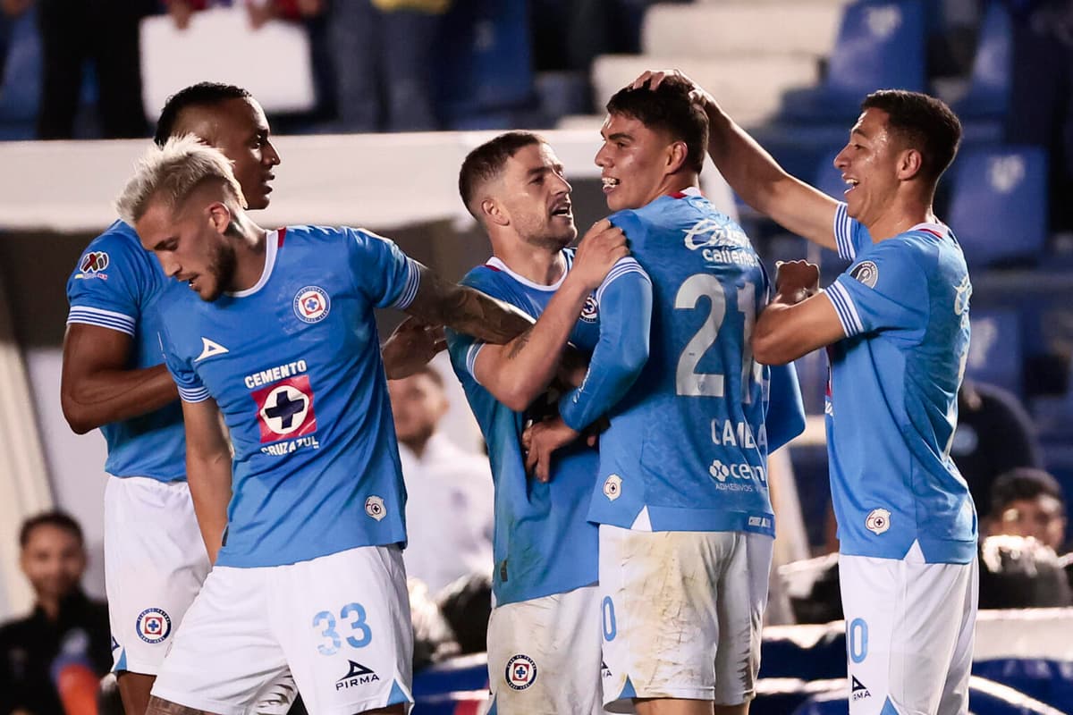 El líder Cruz Azul del argentino Anselmi recibe en México al América del brasileño Jardine