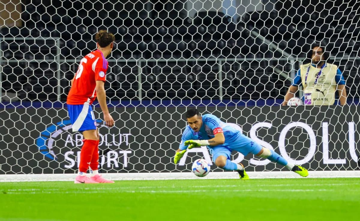 Bravo, impulsado por los elogios de Guardiola, dice aspirar a dirigir a Chile