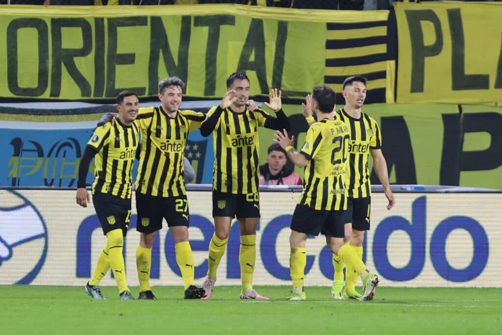4-0. Peñarol pone un pie en los cuartos de final de la Libertadores