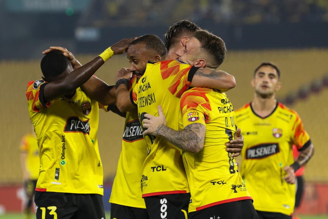 El Barcelona y la Católica, de Ecuador, en puja por un billete a la Libertadores