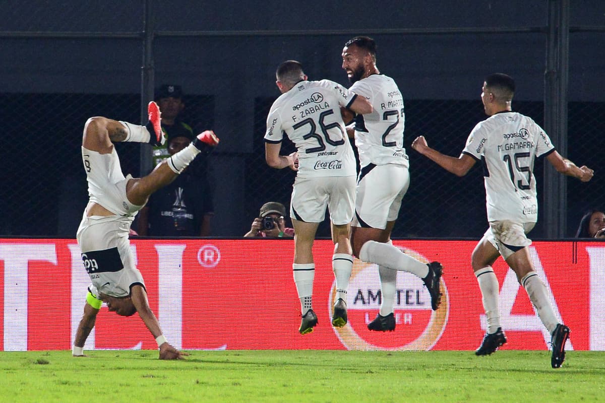 Argentino Martin Palermo toma el liderato del fútbol en Paraguay