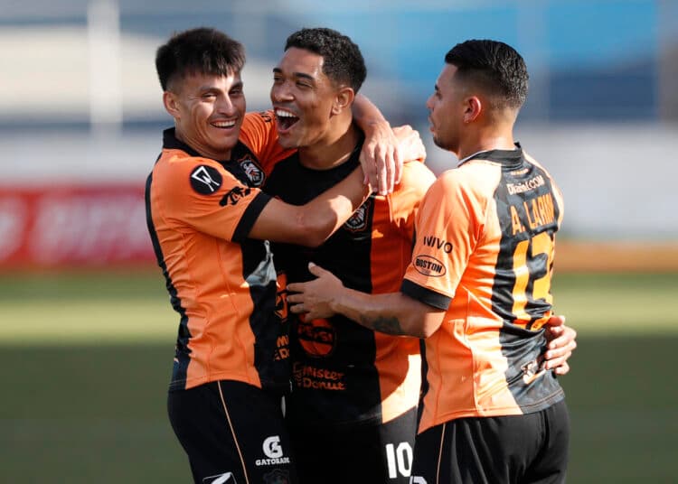 Águila encara a Cacahuatique por la permanencia en liderato de liga salvadoreña