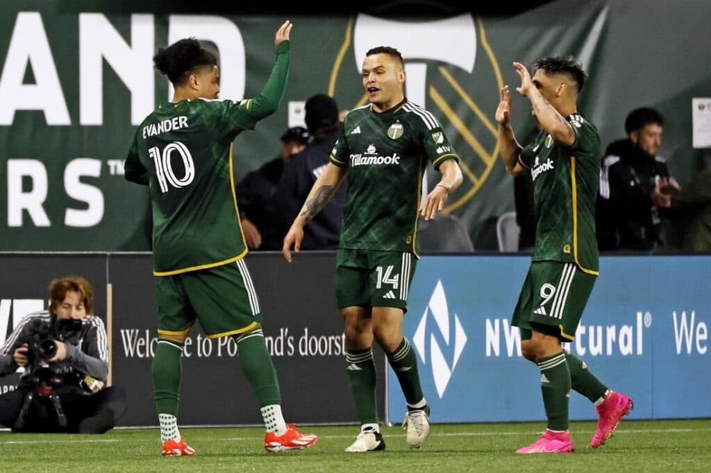 Portland del brasileño Evander y Minnesota del hondureño Rosales por un cupo directo a Playoffs en el Oeste